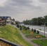Житель Владикавказа самостоятельно покрасил забор на набережной - E-Kbr.Ru