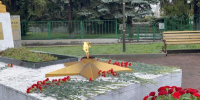 Цветы к мемориалу - Кабардино-Балкарская правда