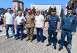 В честь Дня Государственного флага Российской Федерации по всей республике были развернуты тысячи бело-сине-красных знамен